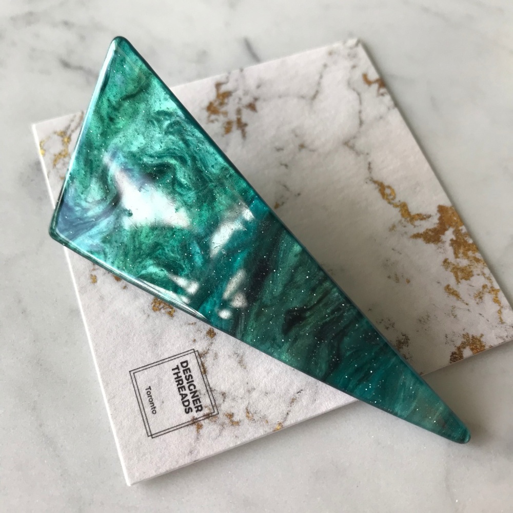 ✨HP✨Emerald Iridescent Marble Hairclip Medium - Picture 6 of 7